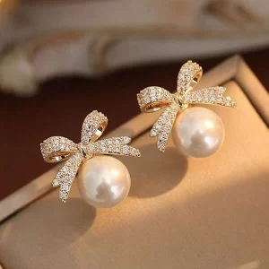 BRINCOS COM LAÇO DE STRASS & DESIGN DE PÉROLA – DOURADO