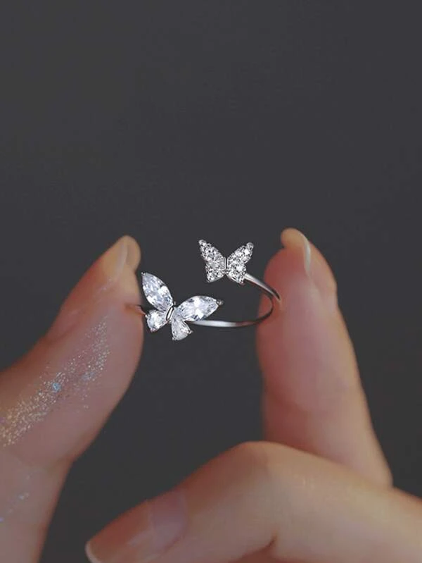 ANEL PRATA DE STRASS E DECORAÇÃO BORBOLETA